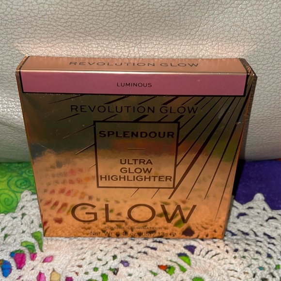 Revolution Other - NIB Revolution Gold Highlighter Splendour Collection